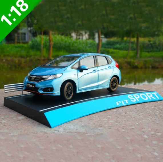 Коллекционная металлическая модель автомобиля Honda FIT Sport 1/18 коллекция подарков