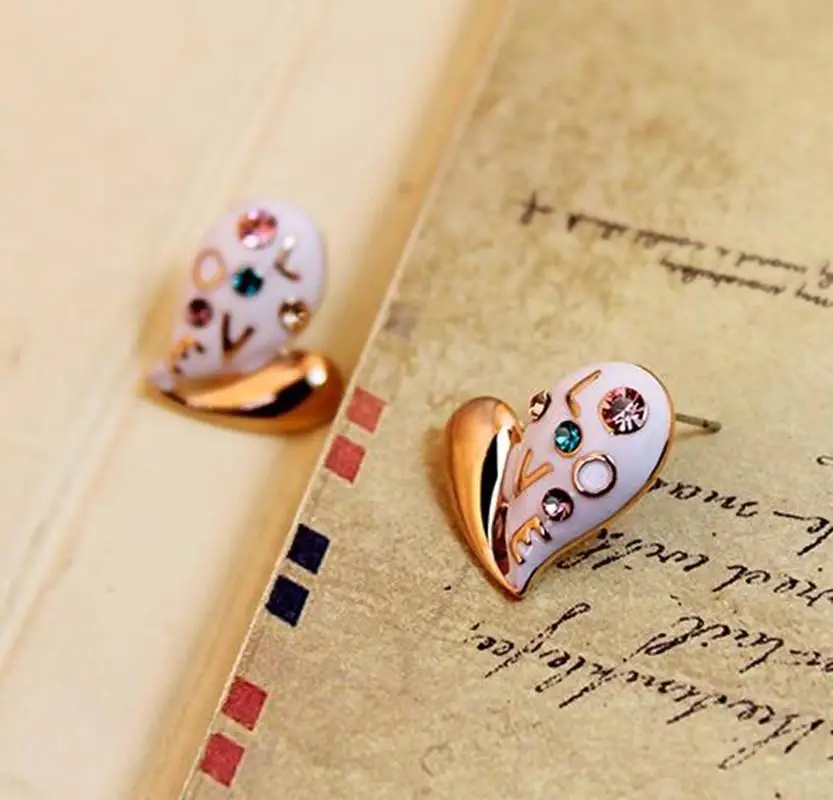 Sangdo Для Женщин Мода Любовь Форма шпильки с любовные письма серьги Романтический