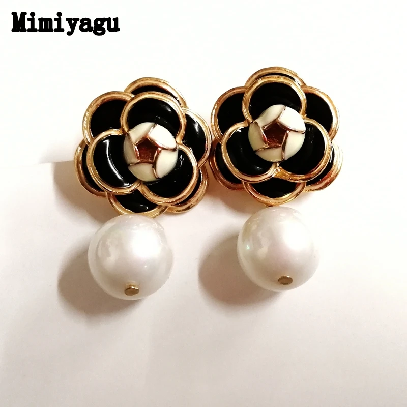 

Famous Design Golden Camellia Flower Pearl Stud Earring For Women Trendy Jewelry
