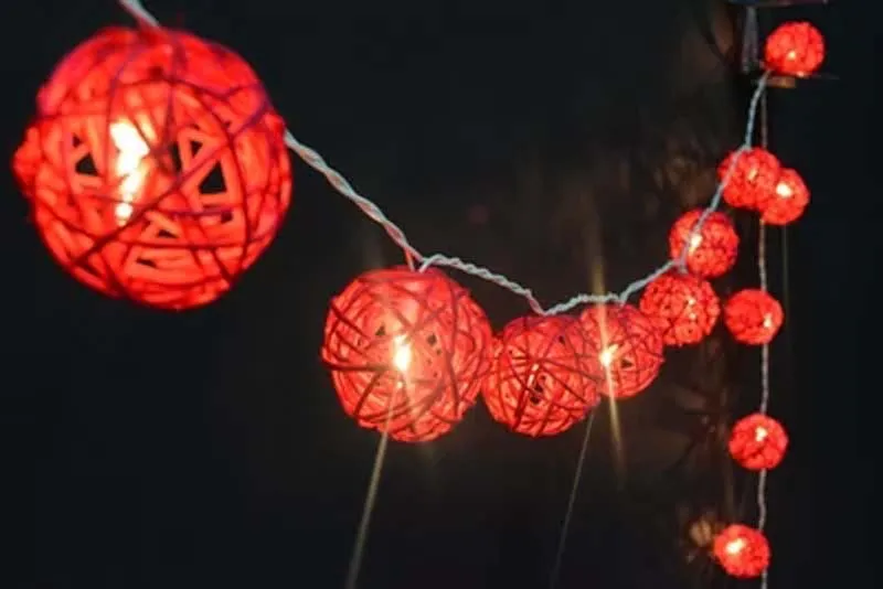 

Гирлянда из ротанга, 10 м, в форме шариков