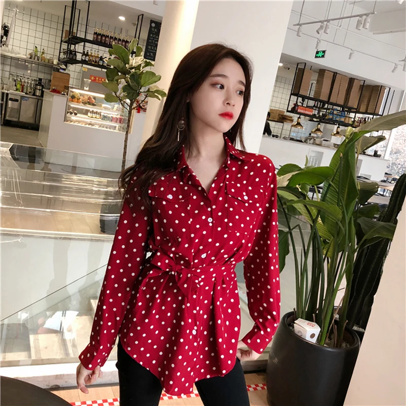 Блузка женская с длинным рукавом и карманами повседневная в горошек отложным