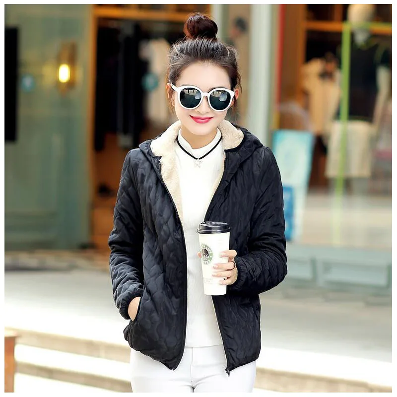 Женская куртка с капюшоном однотонная короткая парка хлопковой подкладкой