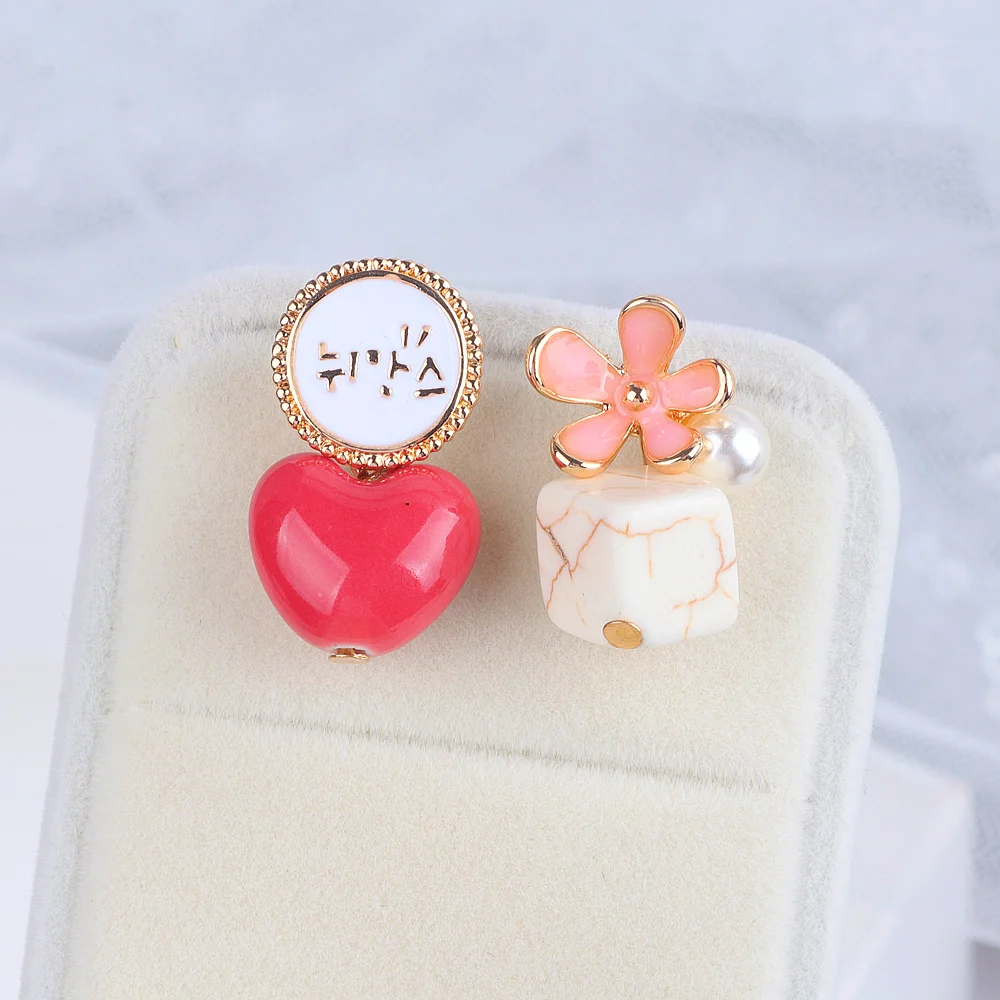 Женские серьги в виде цветка милые Корейском стиле с большим камнем и сердечком