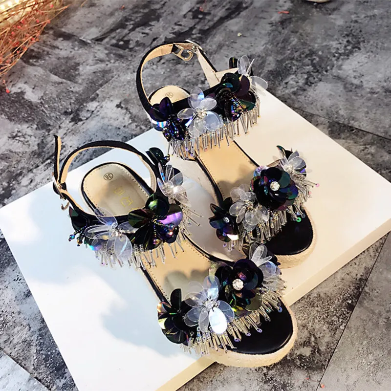 

New Handmade exclusive design sequins rhinestone flowers straw slope with leather waterproof table sandals Female