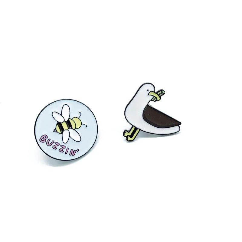 Значки с героями мультфильмов письмо BUZZIN броши для женщин Творческий пчелы голуби милые шпильки Jewelry эмаль булавки джинсовые куртки воротник значок