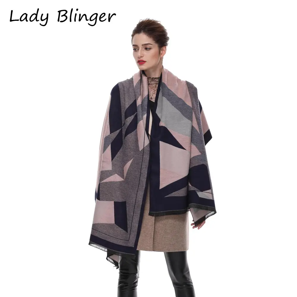 Женская накидка с геометрическим рисунком мягкая розовая и серая принтом