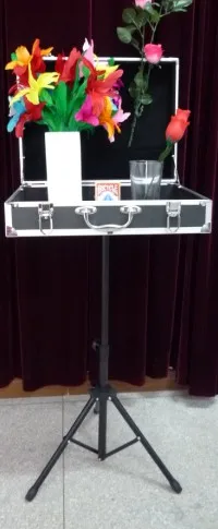 Стеклянный стол и монета в стекло-пульт дистанционного управления с чехлом для