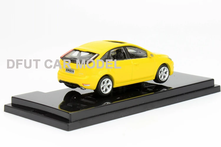 Литая 1: 64 лиса фокус модель автомобиля игрушка в коробке для подарка/коллекции/детей/украшения