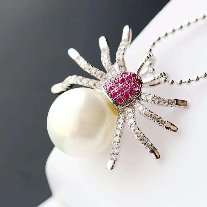 

Retro Thai Silver Hand-beaded Shell Pearl Beads Silver Spider Pendant Ladies Fashion S925 Sterling Silver Female Pendant