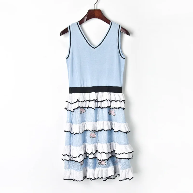 Милое трикотажное кружевное платье в стиле преппи 2019 короткое без рукавов с V