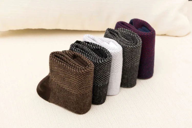 PEONFLY men Cotton Man Day Single New Resist Rise The Ball Thin Strips Grain Business Affairs Leisure Male Socks odd future