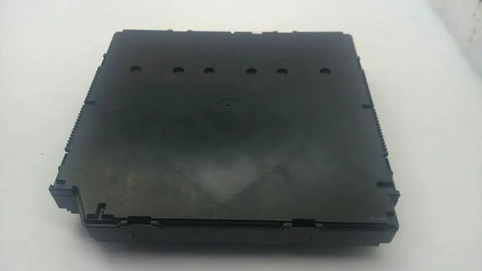 ЧЕШУНЦАЙ ДЛЯ V W Passat B7 J519 BCM Ворота Компьютер Модуль управления 3AA 937 087 Q Продукт со царапинами.