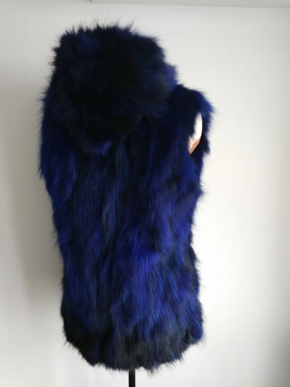 Новое поступление женский жилет с капюшоном и отделкой из натурального меха