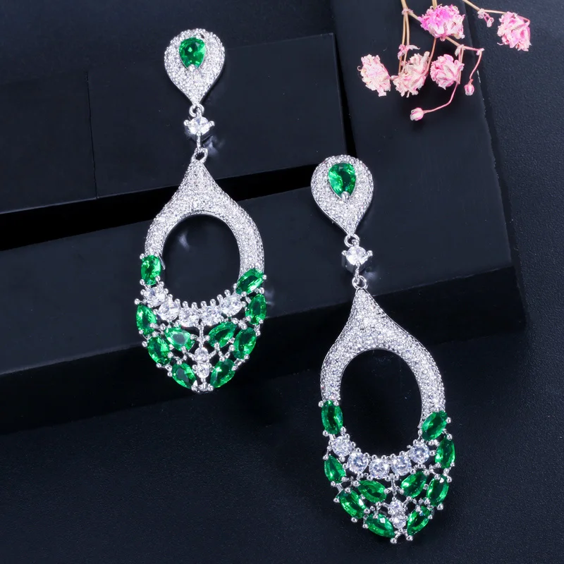 Роскошные серебряные серьги Pera с длинной подвеской большие зеленые кубическим