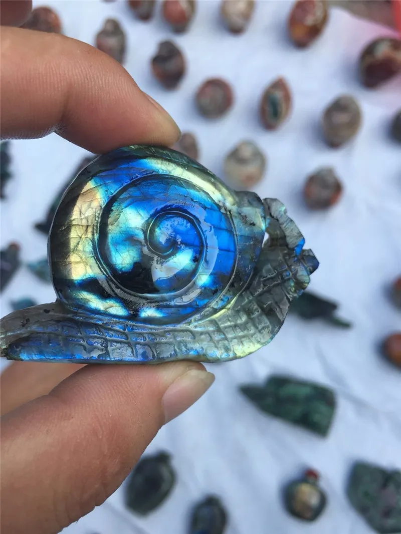 

Natural labradorite stone sculpture snail, moonlight stone snail crystal snail snail household decoration