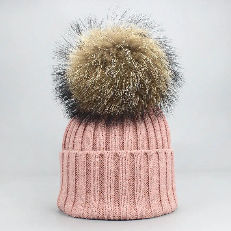 Pink Шапка с помпонами из натурального меха для девочек, зимняя женская шерстяная Шапка-бини, шапки с помпоном из натурального меха енота, теплая вязаная шапка Skullies для катания на лыжах - Цвет: Pink