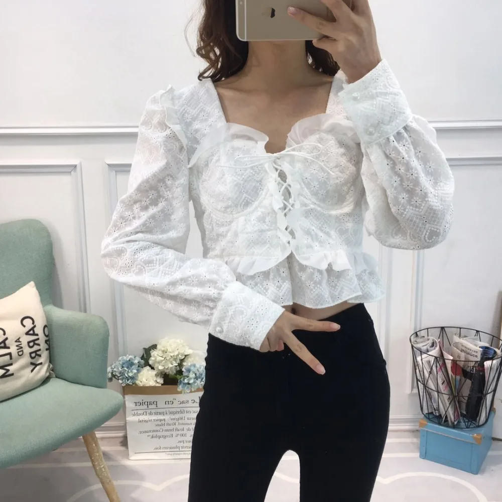 Женская облегающая блузка SS2019 белая в винтажном стиле на шнуровке с u-образным