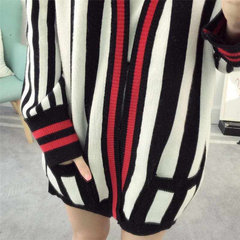 2018 Yang airport in same clothes black and white stripes ulzzang original SuFeng female cardigan sweater coat loose |