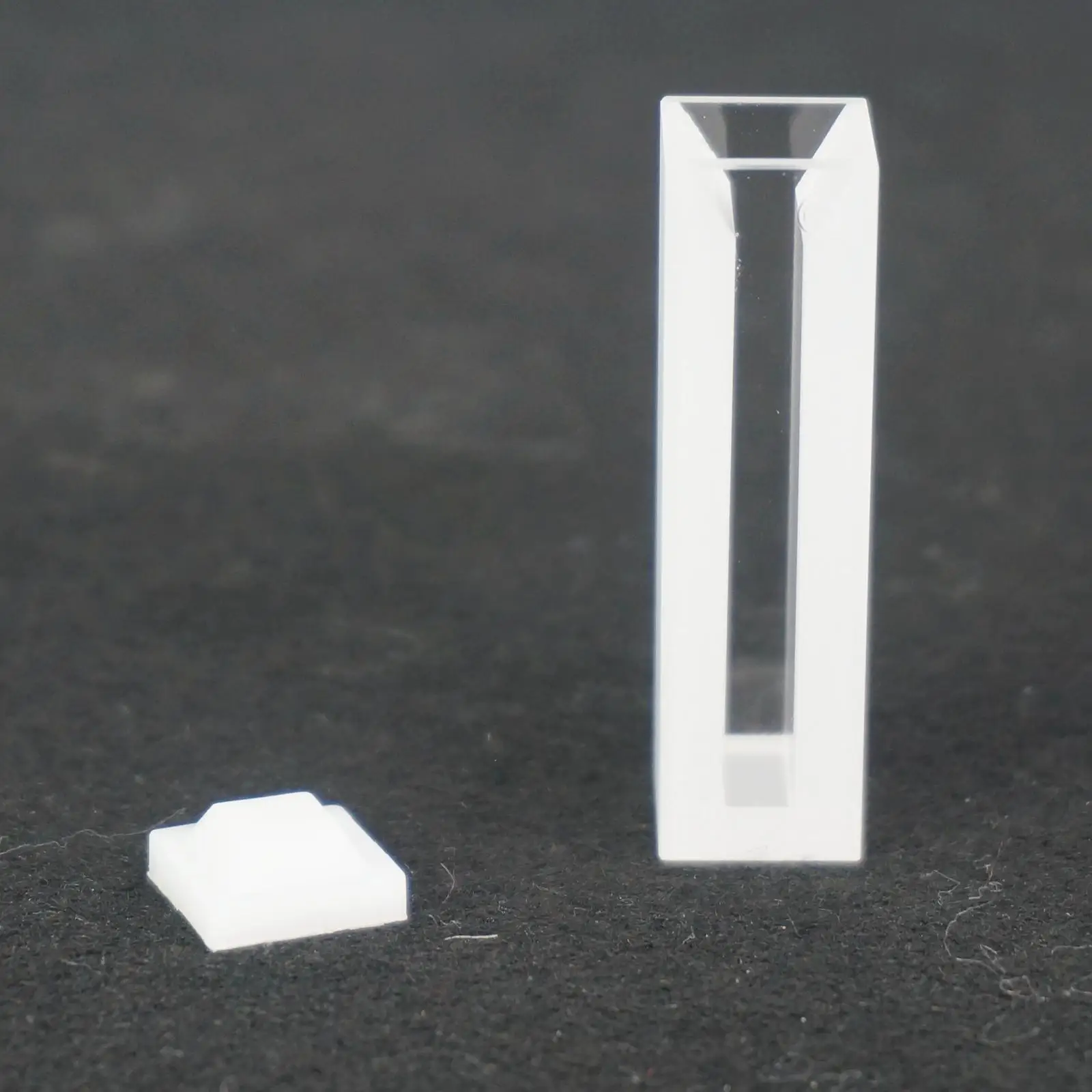 100 мкл 10 мм Длина пути Sub-Micro JGS1 кварцевый флуоресцентный кювет с крышкой |