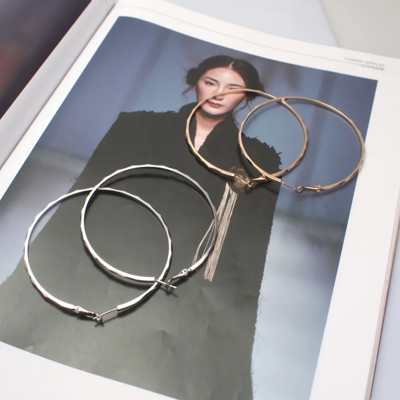 Женские серьги-кольца из металла большие серьги золотого и серебряного цвета