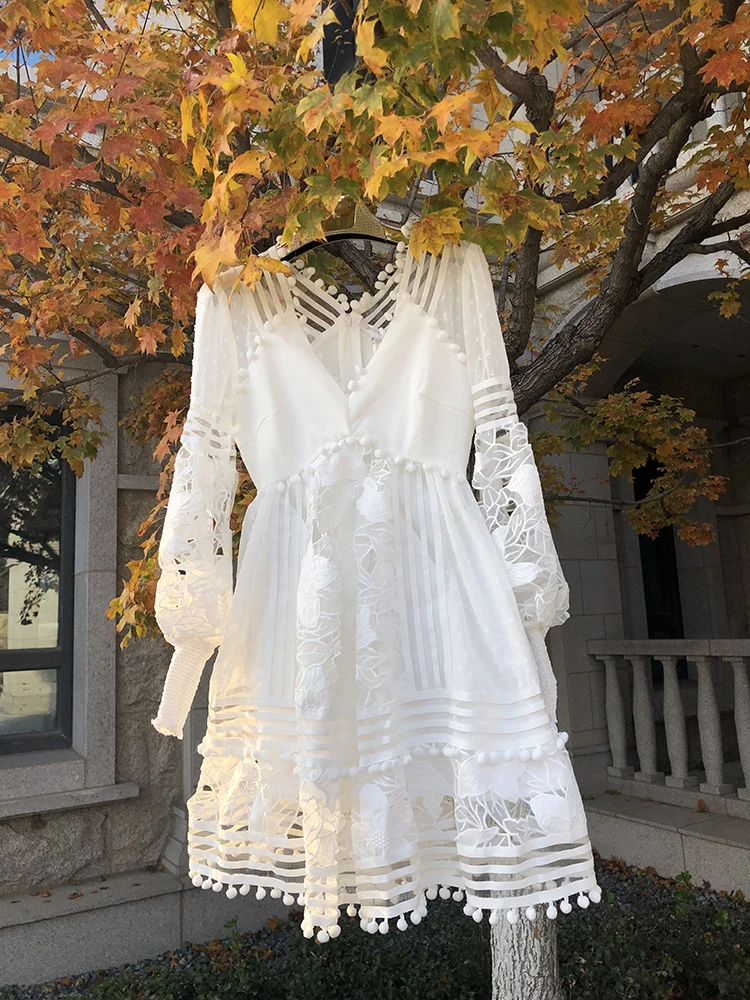 Выдалбливают глубокий v-образный вырез кружевной фонарь рукав платье горячая