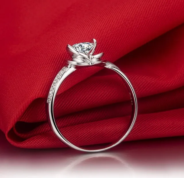 

Fabulous Design Heart Shape 0.5CT Female Sterling White Gold 18K Ring High Qualtiy Guarantee Best Jewelry For Sisters