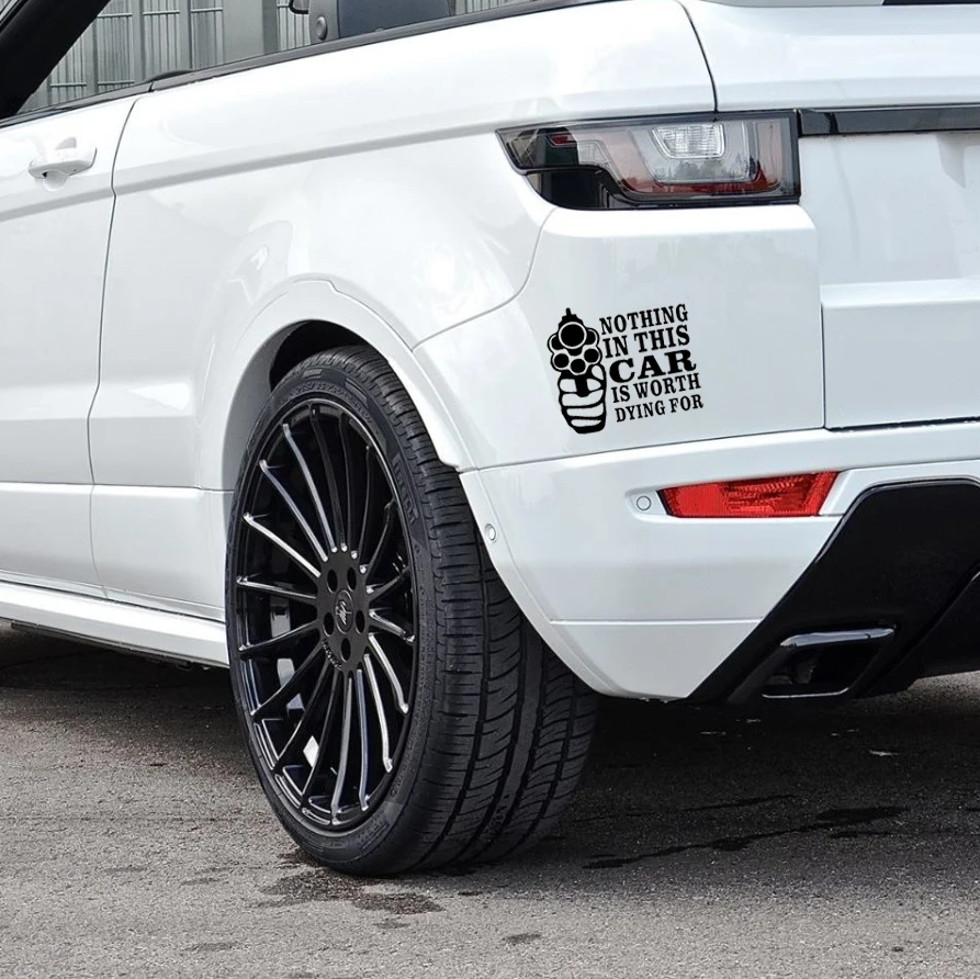 Ничто в этом автомобиле не стоит умирать за наклейку Забавный пистолет для