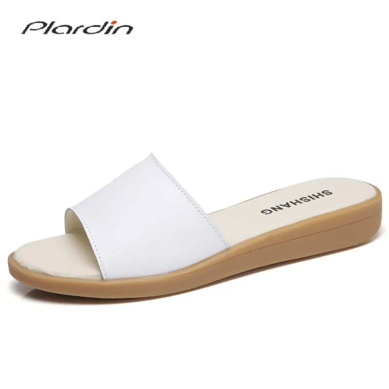 Женские шлепанцы на плоской подошве plardin белые платформе с круглым носком