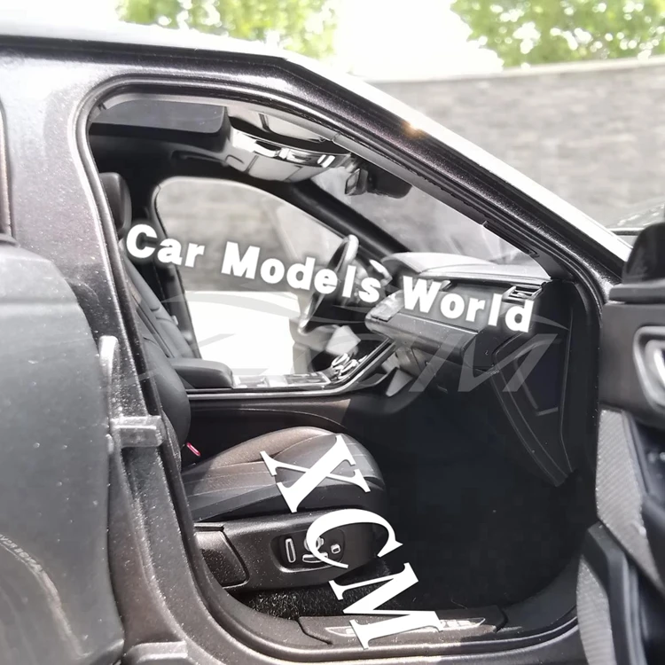 Литая модель автомобиля для lcd Velar 1:18(серый)+ маленький подарок