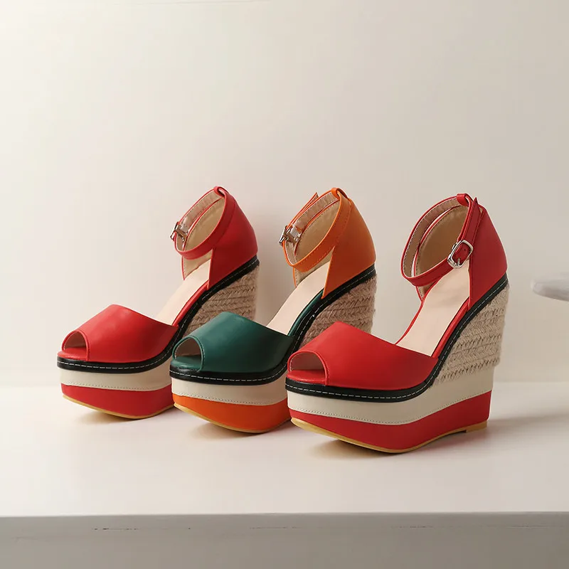 Женские босоножки на танкетке Asumer разноцветные сандалии с открытым носком