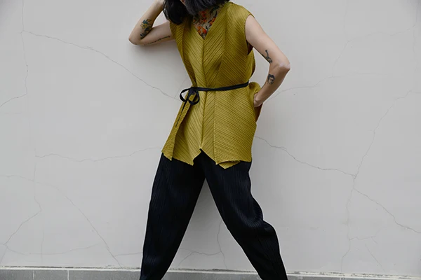 Дизайнерские плиссированные майки MIYAKE;