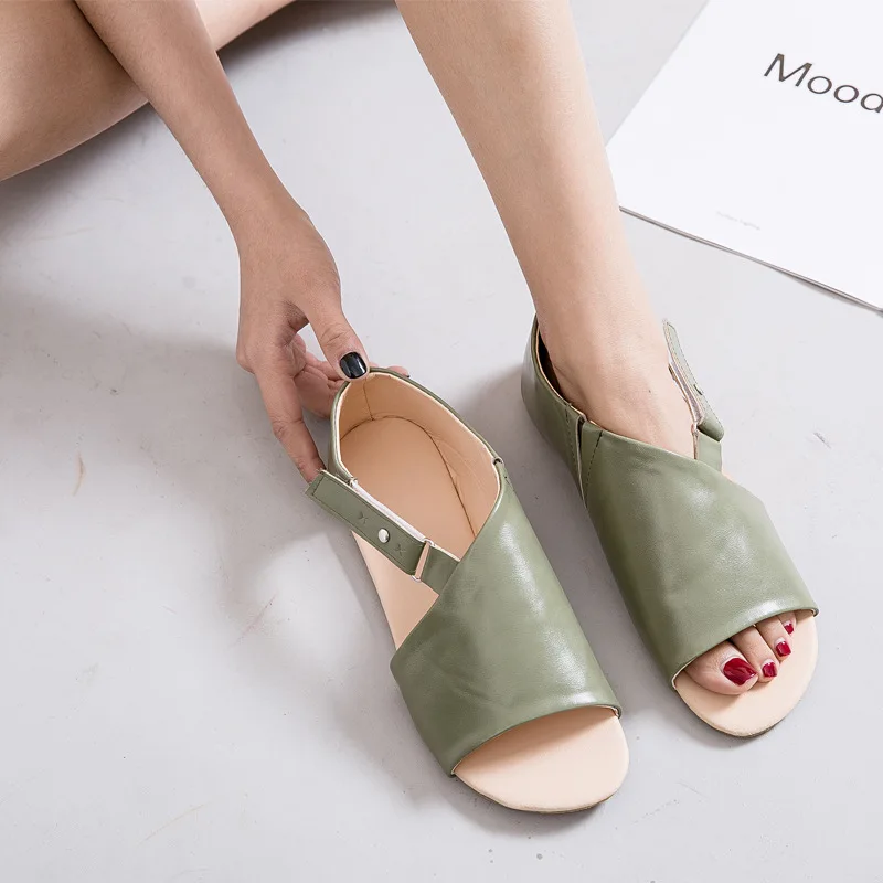 Женские сандалии из искусственной кожи удобные на плоской платформе