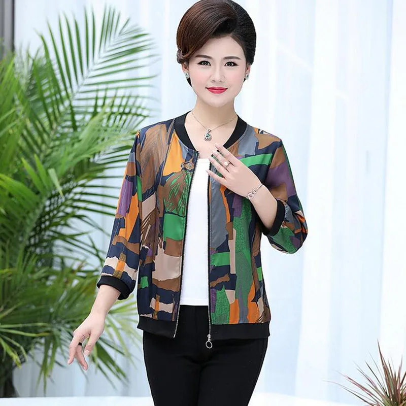 Шелковая короткая куртка с воротником-стойкой и длинными рукавами свободные