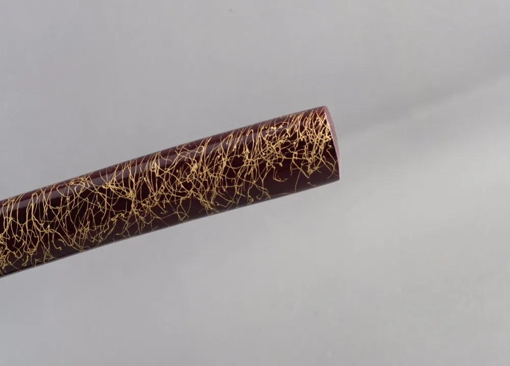 Нежный меч полностью подходящий ручной работы с золотыми линиями узор кофе Сая