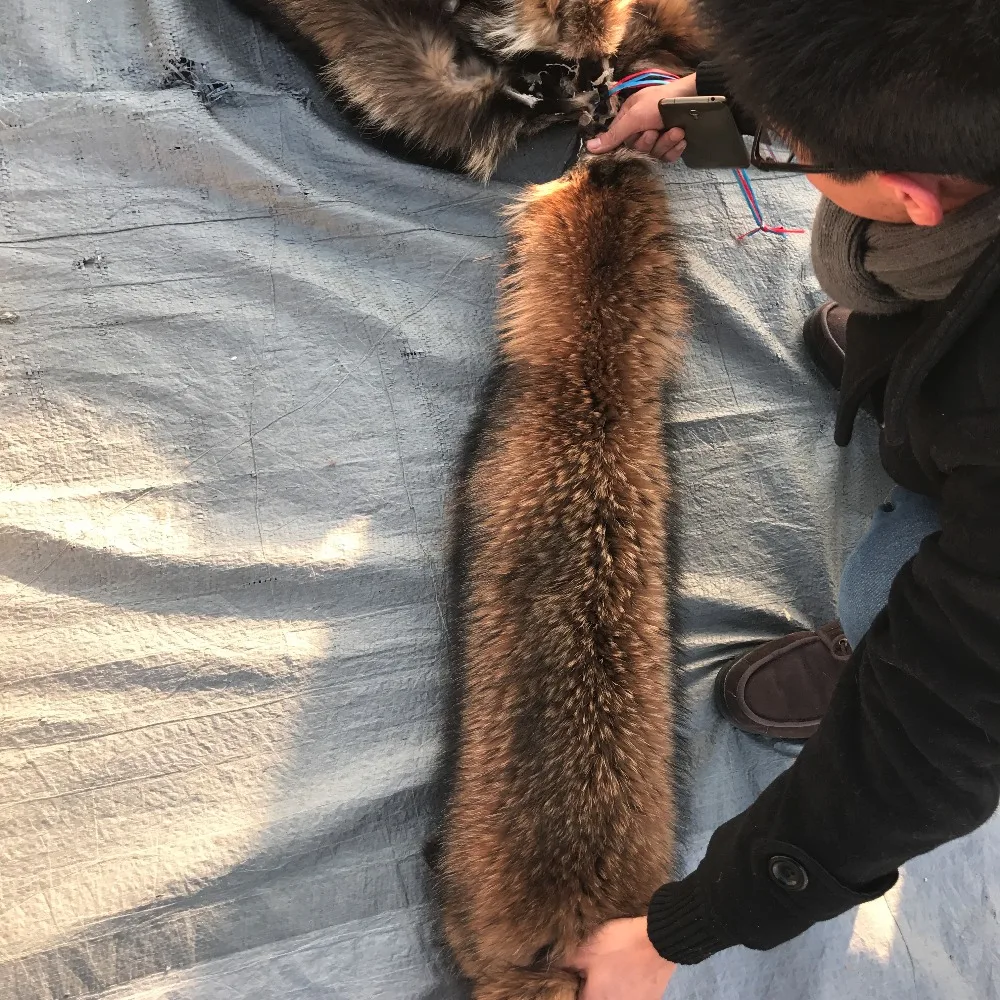 Шкурка из натурального меха енота коричневого цвета/шкуры енота/шкуры