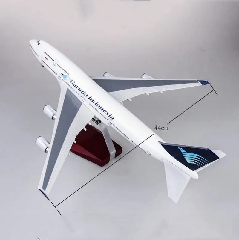 47 см 1/150 масштаб игрушечные модели самолетов Boeing B747 Garuda Indonesia модель самолета со светом и колесами Смола Пластиковый сплав самолет