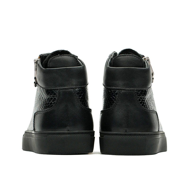 Ботинки мужские из натуральной кожи с заклепками и змеиным