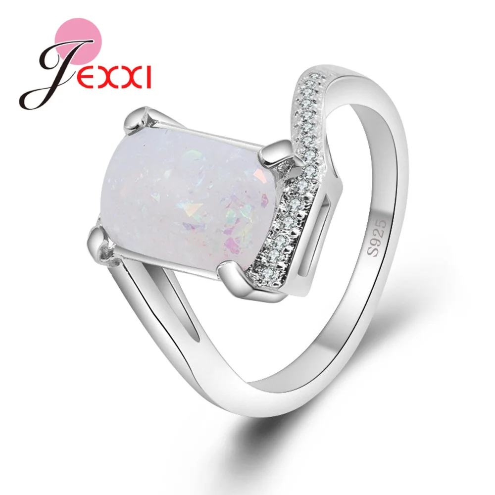 

Женское кольцо из серебра 925 пробы с белым опалом