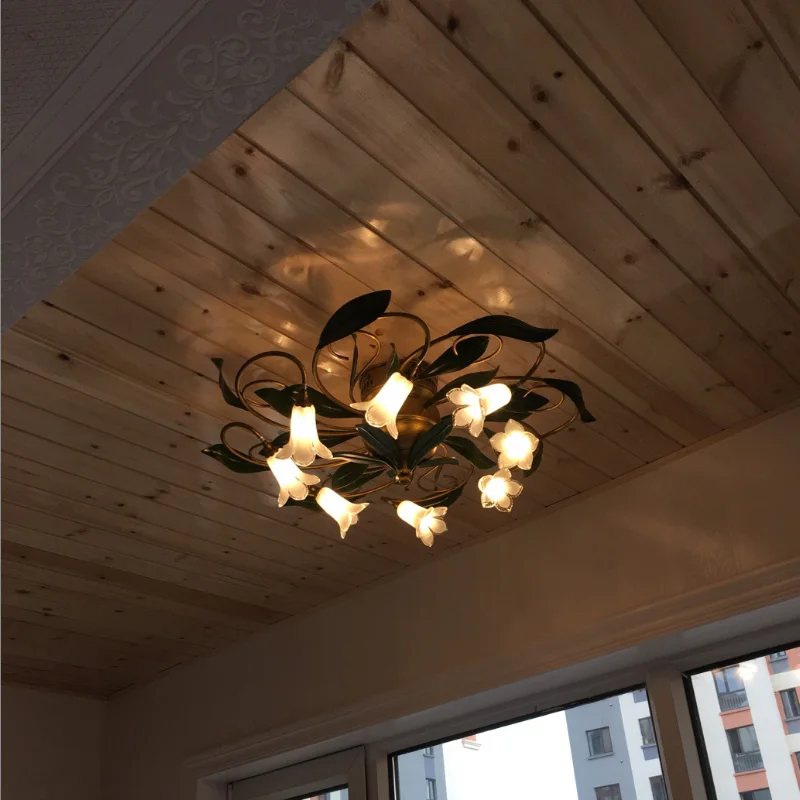 Современные декоративные потолочные светильники в виде цветов для спальни