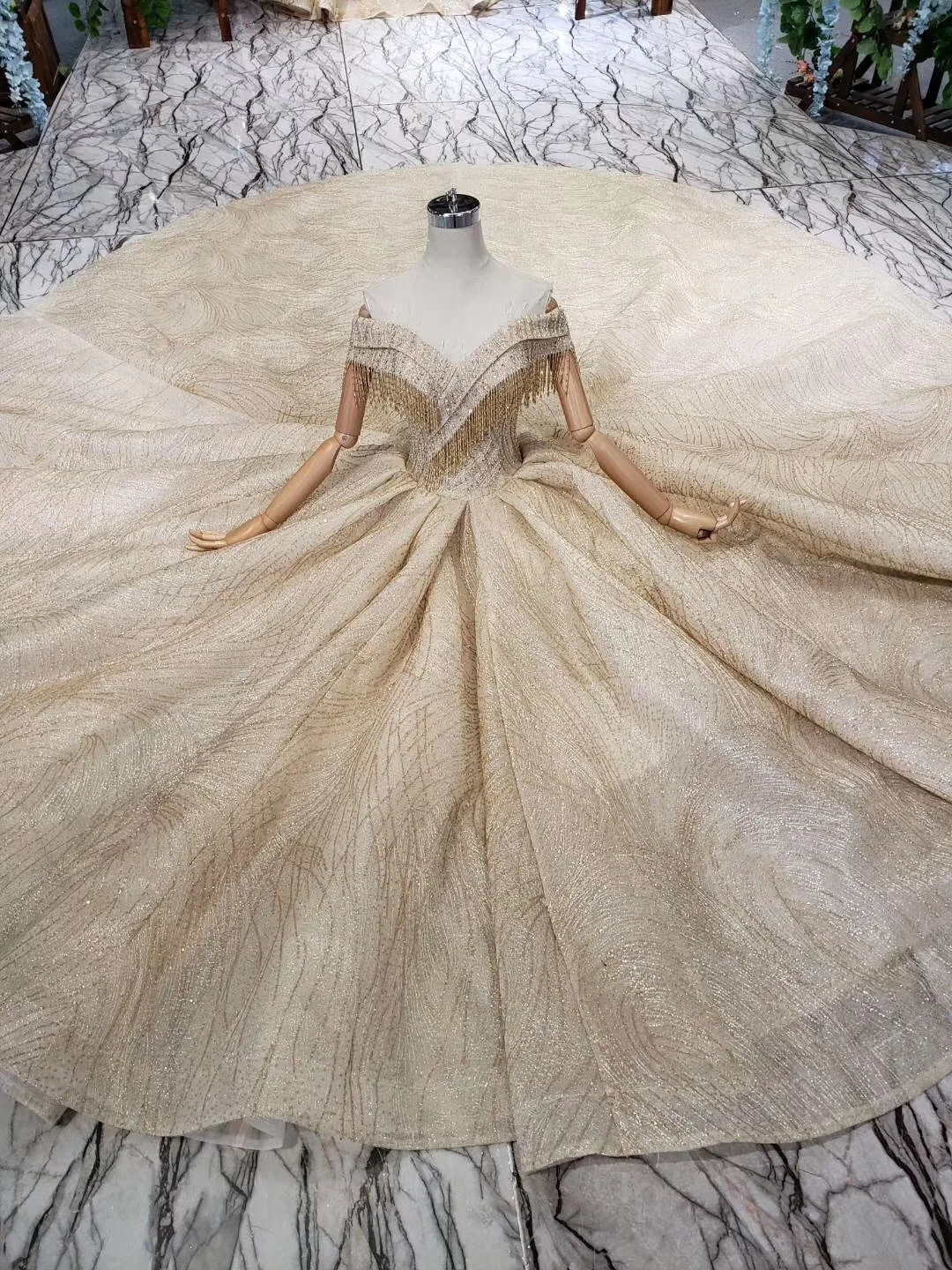 

Aolanes Arabic Muslim Long Sleeve High Neck Gold Custom Made Ball Gown Wedding Dress High Quality Custom Made Bridal Dresses