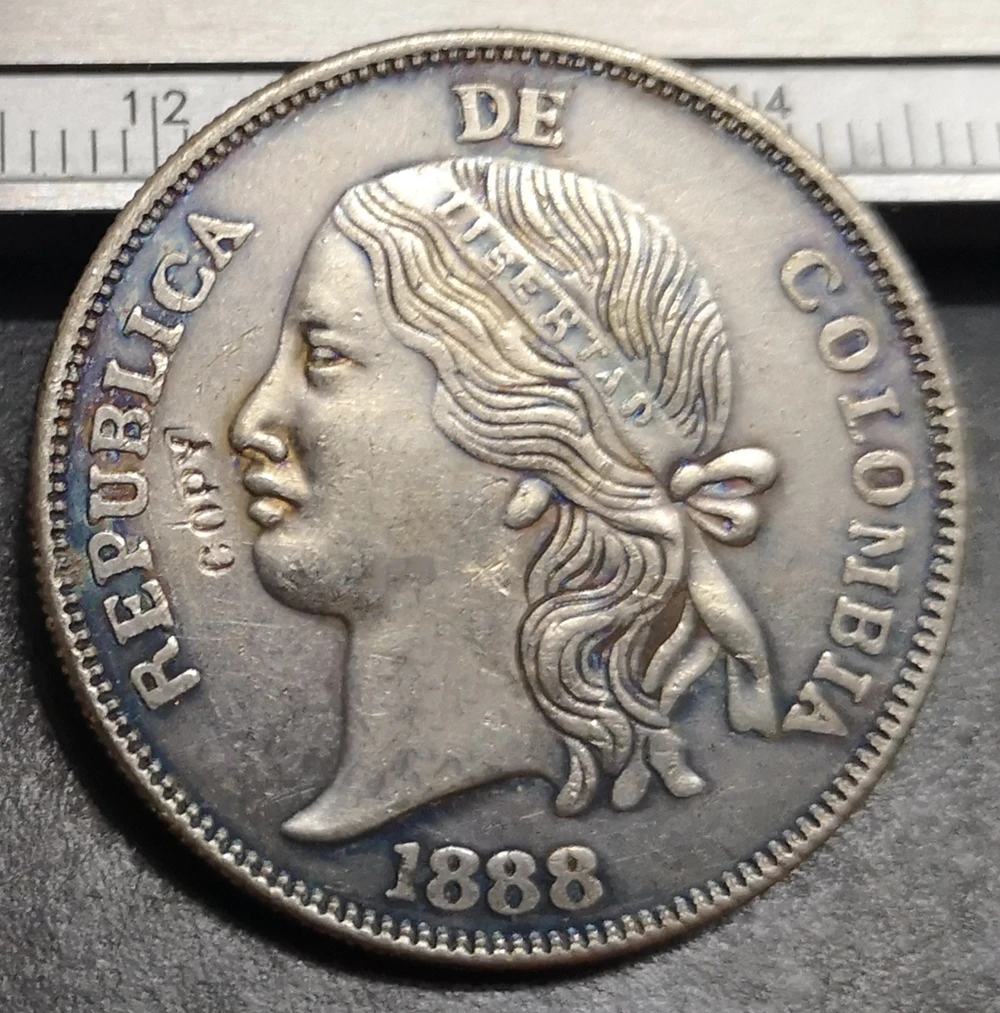 

Копия посеребренной монеты 1888 Колумбия 5 децимос