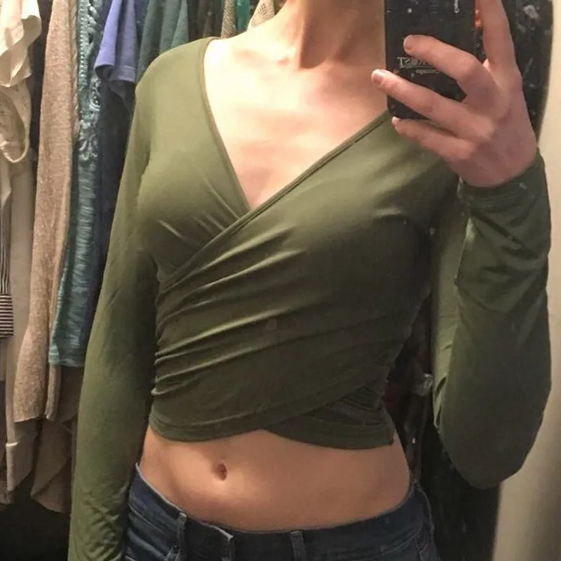 Высокая эластичность крест v образным вырезом открытые живот футболка для женщин