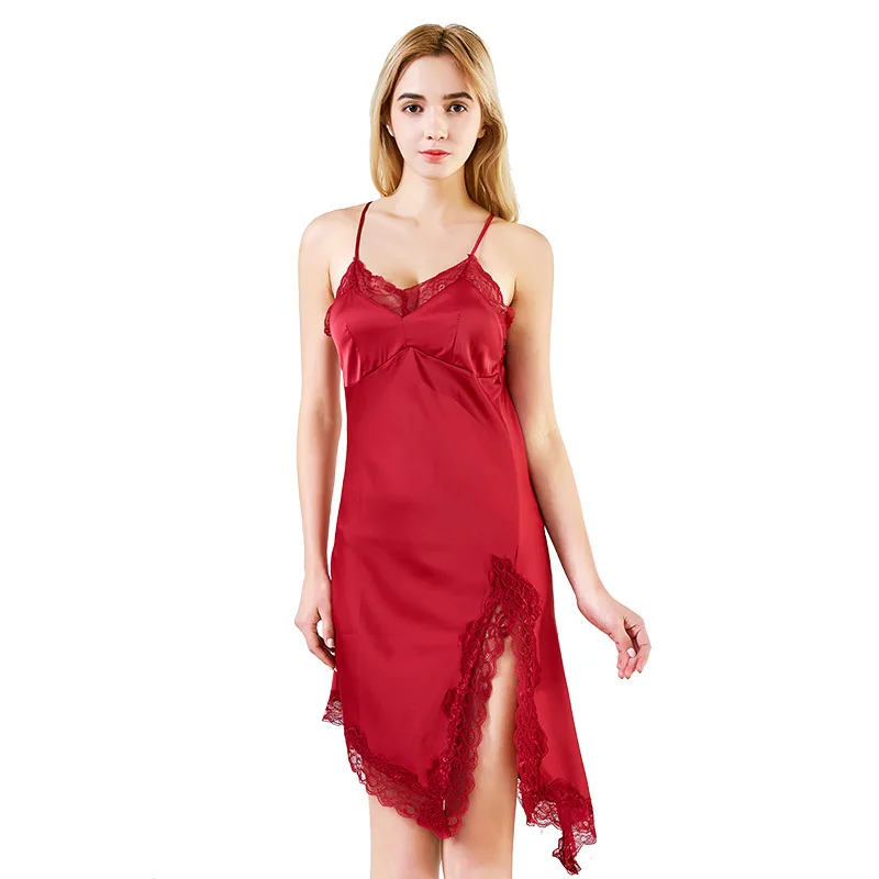 Кружевная ночная рубашка с треугольным вырезом белая высоким берцем на тонких