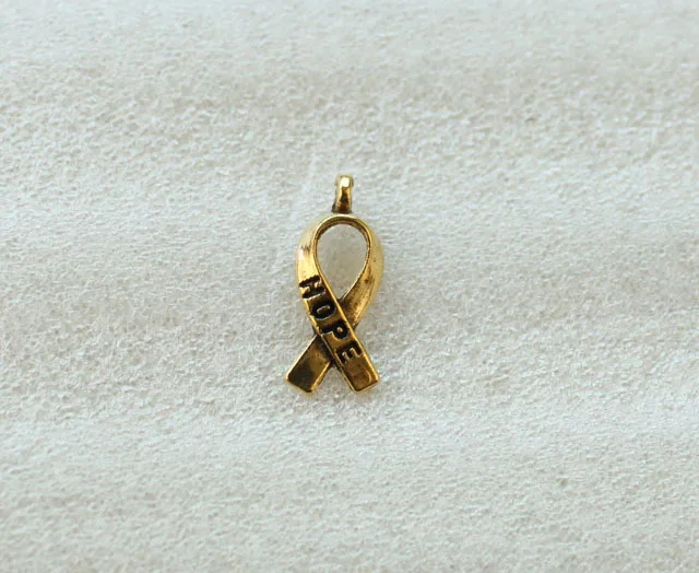 140 шт. Рак Осведомленность HOPE Ribbon Талисманы в различные цвета - Окраска металла: Antiqued Gold