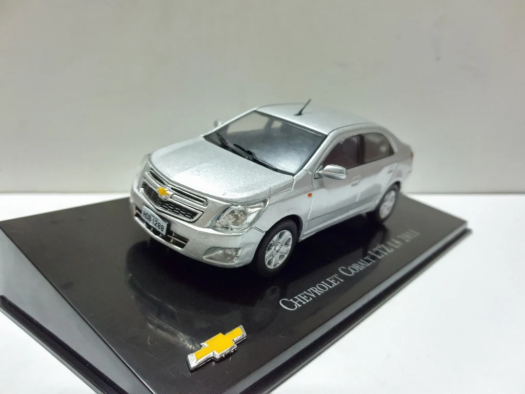 I XO 1:43 CHEVROLET COBALT-LTZ 1,4 2011 Сплав автомобиля игрушки для детей Детские игрушки модель оригинальная коробка
