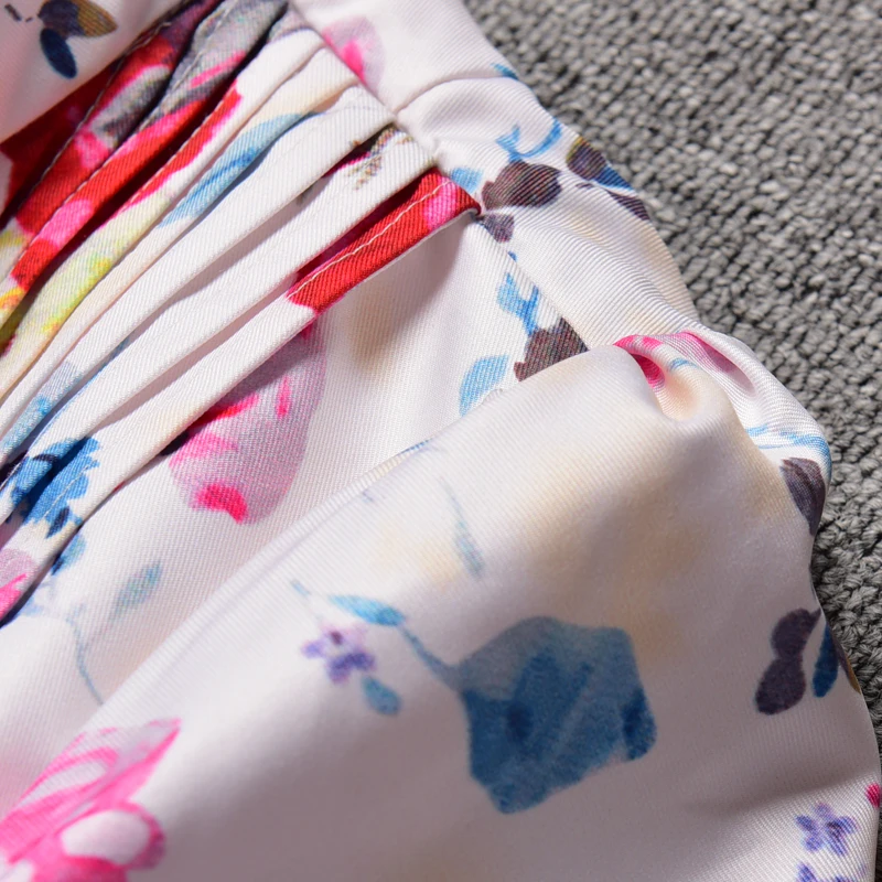 Женское плиссированное платье роскошное подиумное с коротким рукавом открытой