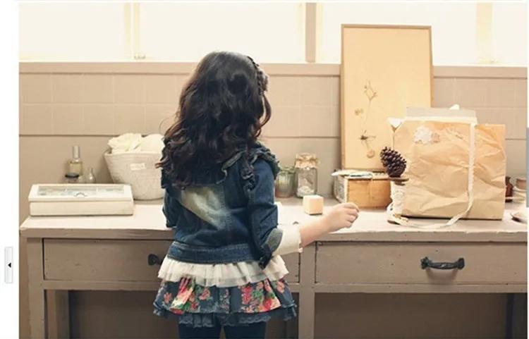 Верхняя одежда для девочек Одежда для маленьких девочек коллекция года, осенне-зимняя Модная Джинсовая куртка с кружевным подолом для маленьких детей джинсовое пальто с длинными рукавами и оборками для девочек