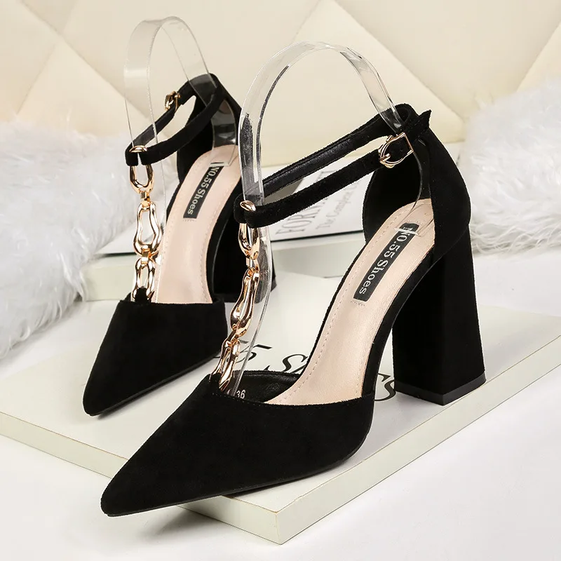2019 Women's fashion flock Pointy high-heeled Solid Sandals Professional OL women's shoes Chain decoration new product market |