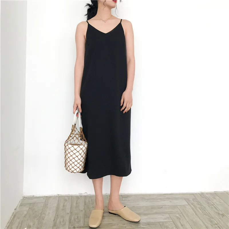 Женское платье с v образным вырезом без рукавов открытыми плечами на тонких