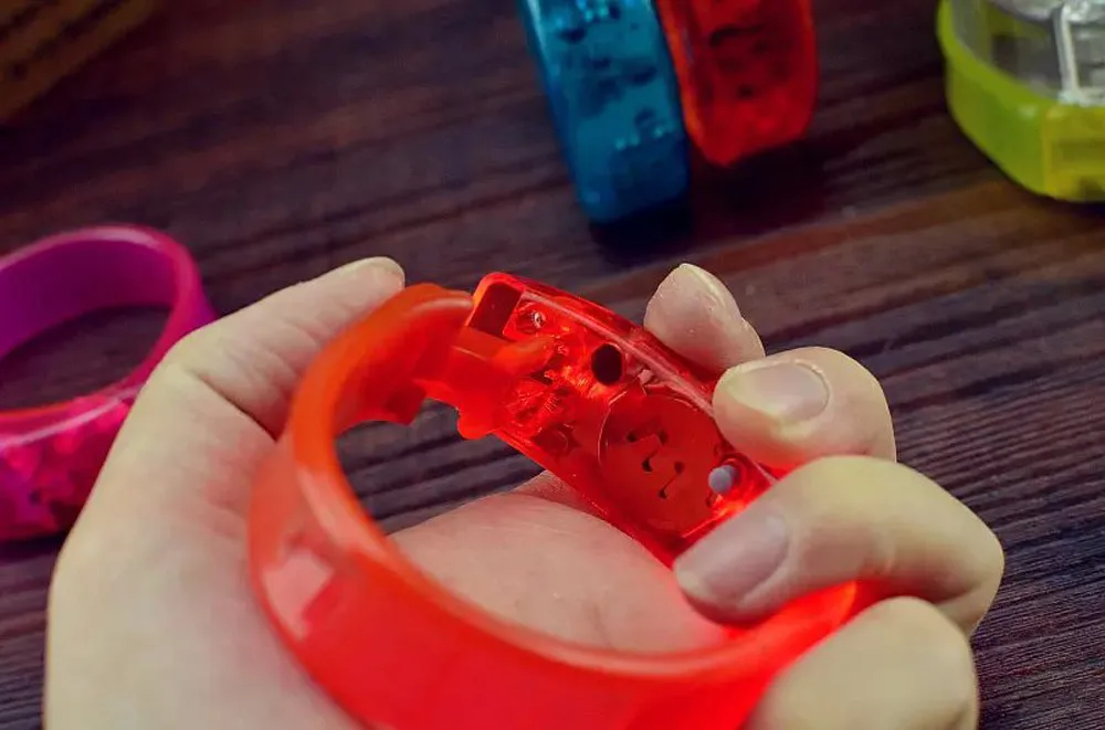 Вечерние часы с концертным голосовым управлением светодиодный светильник